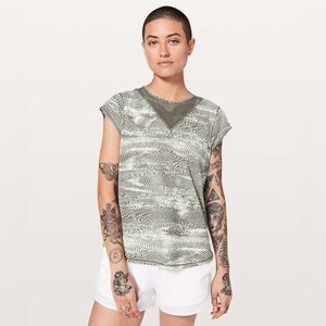 Lululemon For The Run Short Sleeve Swerve Vapor Metal Grey / Metal Grey Size 6